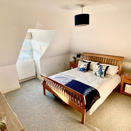 Swanage Holiday Penthouse Apartment, Moments From Beach And Town, On Site Parking, Fast Wifi, Sleeps Up To 6, Rated Exceptional Exterior foto